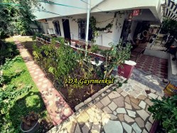 İDADAN ALTINOLUK MERKEZDE DENİZE YÜRÜME MESAFESİNDE SATILIK 2+1 BAHÇE KATI