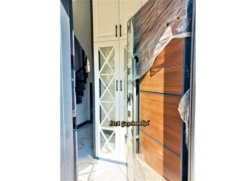 İDADAN BURHANİYE PELİTKÖYDE SİTE İÇİ YÜZME HAVUZLU ULTRA LÜKS VİLLA 