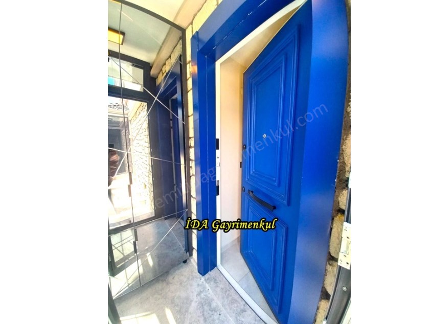 İDADAN AKÇAY YENİMAHALLEDE DENİZE SADECE 300M MESAFEDE LÜKS VİLLA