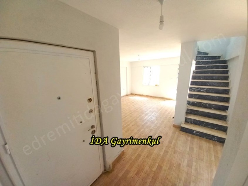 İDADAN GÖMEÇ YAYADA BÖLGENİN EN MEŞHUR YERİNDE BAĞIMSIZ SATILIK VİLLA