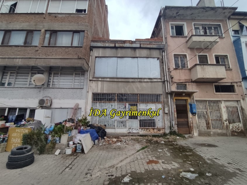 İDADAN EDREMİT ÇARŞAMBA PAZARI MEVKİİNDE FIRSAT DÜKKAN VE ARSASI