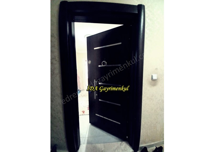 İDADAN EDREMİTİN TURİSTİK   MEŞHUR YERLEŞİMİ ZEYTİNLİDE SATILIK 2+1