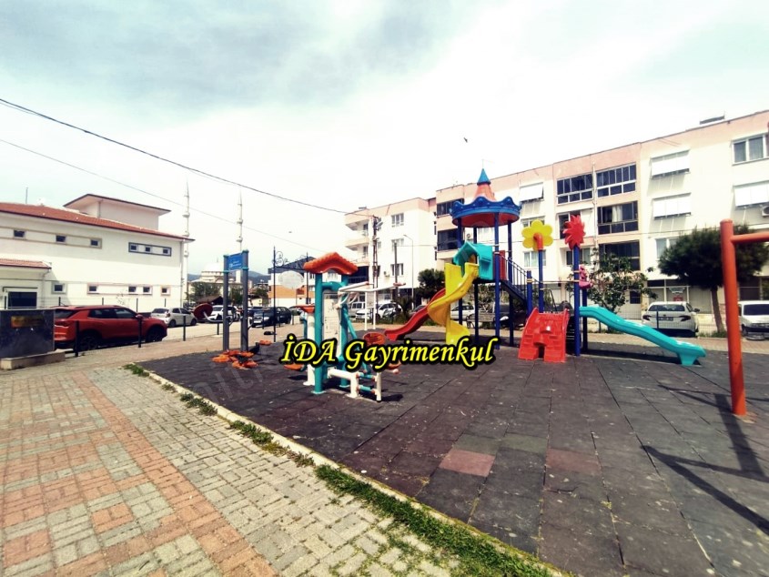 İDADAN EDREMİT HAMİDİYEDE ÖNÜ FULL AÇIK, ÇİFT CEPHE SATILIK FIRSAT 3+1