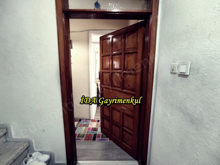 İDADAN EDREMİT MERKEZDE ÇARŞIYA 5DK MESAFEDE SATILIK 3+1