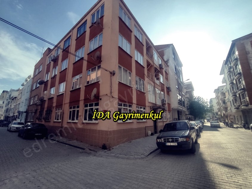 İDADAN EDREMİT MERKEZDE SATILIK FIRSAT 2+1 KÖŞE DAİRE