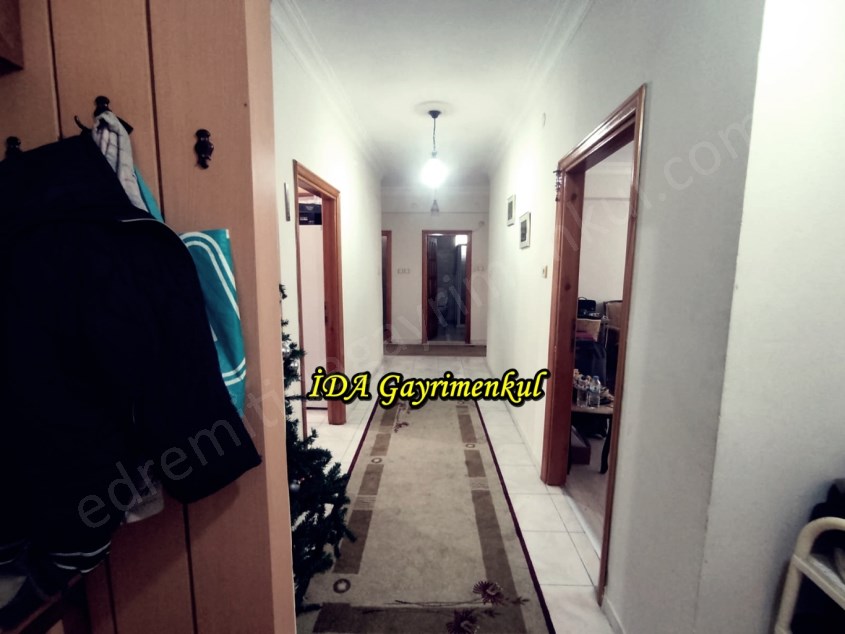 İDADAN EDREMİT GAZİCELALDE DOĞALGAZLI SATILIK 3+1 KÖŞE DAİRE