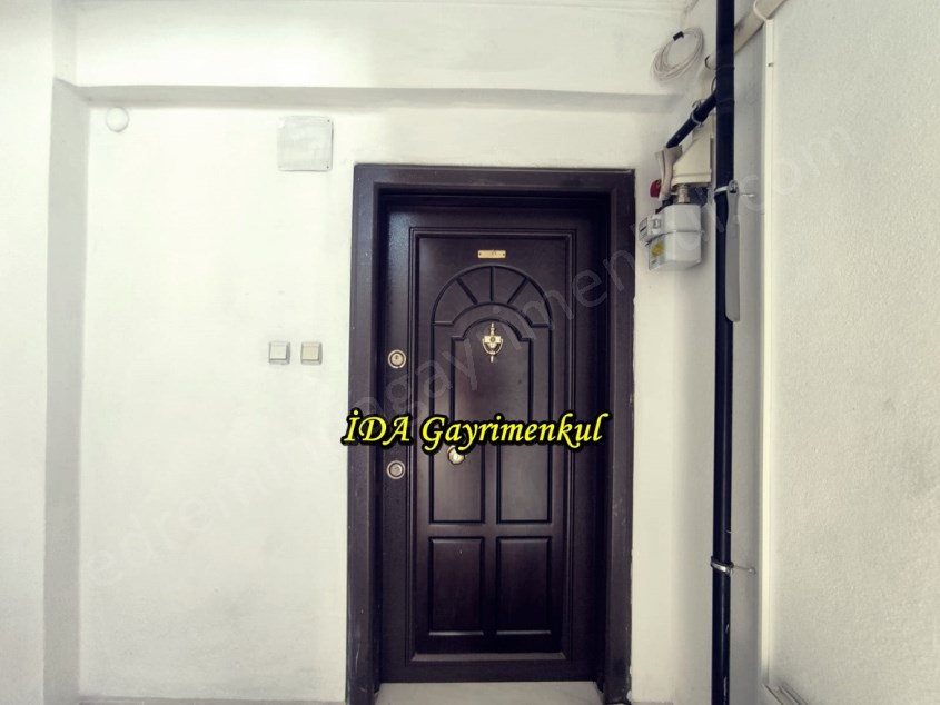 İDADAN EDREMİT ÜÇGENPARKTA HER KATTA TEK DAİRE KİRALIK 2+1