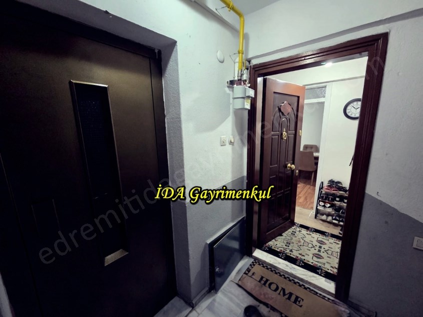 İDADAN EDREMİT MERKEZDE DOĞALGAZLI CADDE ÜZERİ SATILIK FIRSAT 3+1