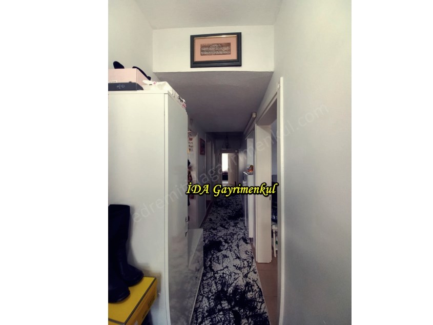 İDADAN ALTINOLUK MERKEZDE DENİZE YÜRÜME MESAFESİNDE SATILIK 2+1 BAHÇE KATI