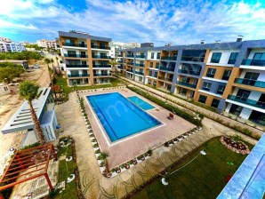 Kuşadasında satılık özel havuzlu, kapalı otoparklı sitede 3+1 daire…