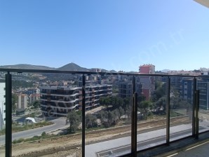 Kuşadası, Ata Mahallesinde havuzlu site içinde, satılık 2+1 yeni ferah daireler…