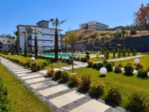 Kuşadasında satılık, sıfır, havuzlu site içinde, 1+1 lüks daireler…