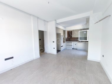 Kuşadası Değirmenderede yeni site içinde, bahçeli, Satılık 2+1 daire