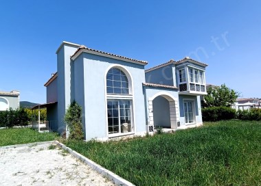Kuşadası Caferlide, Satılık, 3+1, Geniş Bahçeli, Müstakil villa...