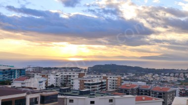 KUŞADASI DEĞİRMENDEREDE SATILIK, HAVUZLU SİTE İÇİNDE, DENİZ MANZARALI, 3+1 DAİRE…