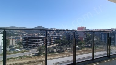 Kuşadası, Ata Mahallesinde havuzlu site içinde, satılık 2+1 yeni ferah daireler…