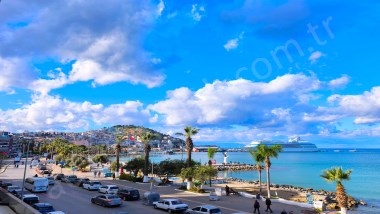 Kuşadasında Tabela Yüksek, Ofis, Muayenehane Olur 2+1 Daire...