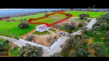 İzmir  Torbalı, Dilmil köyünde, (419,70 x 2 ) 839.40 m² bahçe.