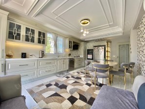 AZOR SARMAŞIK VİLLALARINDA ULTRA LÜKS EKSTRA BAKIMLI 5+1 SATILIK VİLLA