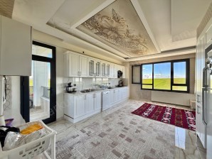 SUR SARIKAMIŞTA ULTRALÜX 3 KATLI TEMİZ HAVADAR FIRSAT YATIRIM EV