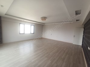 BAĞCILAR ARAM TİGRAN CADDESİNDE 4+1 KİRALIK DAİRE 