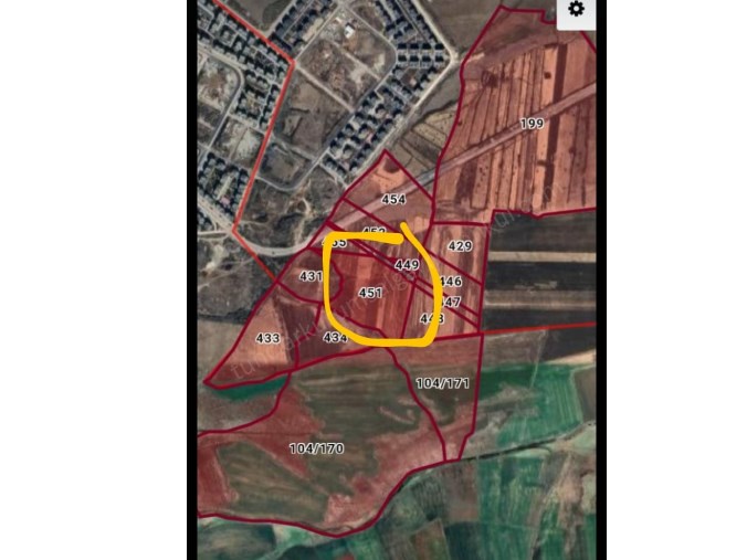 Bağlar topraktaşta satılık yatırımlık arsa