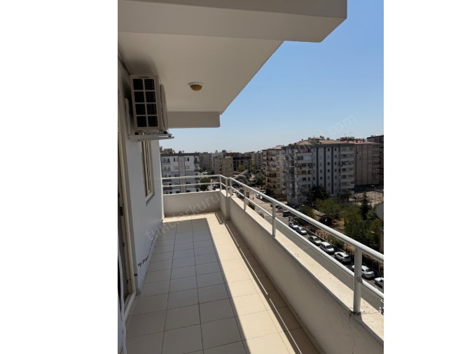 HUZUEVLERİNDE ACİL 3+1 SATILIK DAİRE 