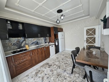 ÜÇKUYULARDA 3+1 ARA KAT ULTRA LÜKS SATILIK DAİRE
