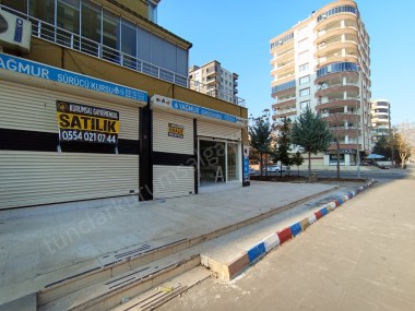 KENT MEYDANI CİVARI 230 M2 KÖŞE BAŞI FIRSAT DÜKKAN 
