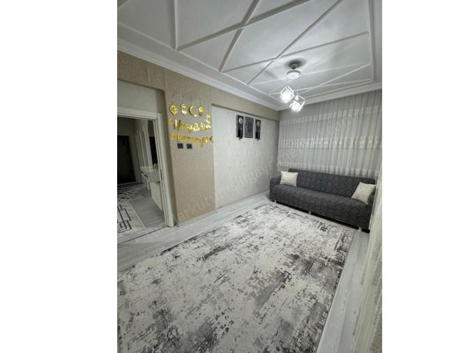 BAYRAMOĞLU CAMİSİ CİVARI HATBOYU CADDESİ ÜZERİNDE İÇİ FULL YAPILI TEMİZ 2+1 SATILIK DAİRE 