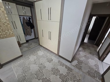 BAĞCILAR GÖKKUŞAĞI VILLALARI KARŞISINDA ARA KAT DAİRE