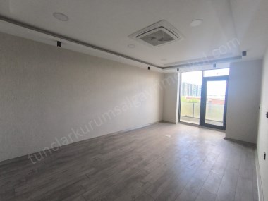Forum Civarında 2+1 Satılık Büro 