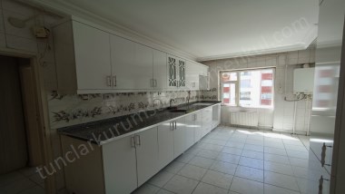 CEYLAN AVM CİVARI LÜKS ARA KAT CEPHE AVANTAJLI KİRALIK DAİRE 