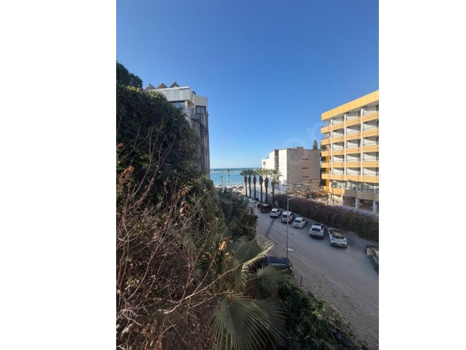 Marinada cadde üzeri sahile 100m deniz gören 3+1 daire