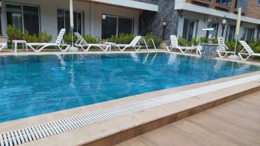 Plaja 300m, cadde üzeri tabela değeri yüksek full eşyalı 2+1