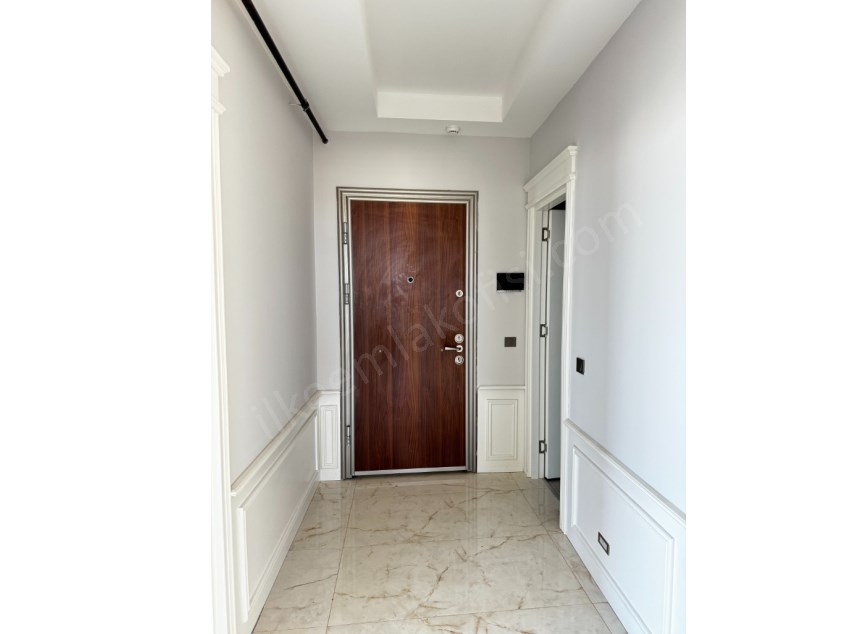 YENİŞEHİR DE 50.YIL MAH.DE SİTE İÇİNDE HAVUZLU 5+1 SATILIK DAİRE