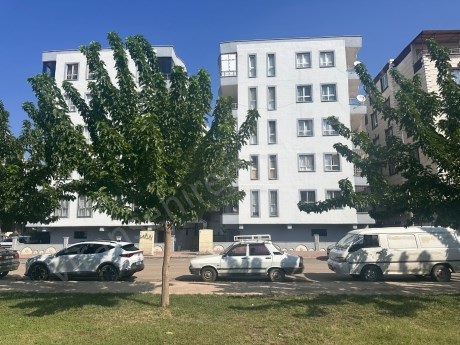 Yenişehir mahlesi tren yolu üzeri a blok 4 kat asansörlü doğal gaz kapıda 