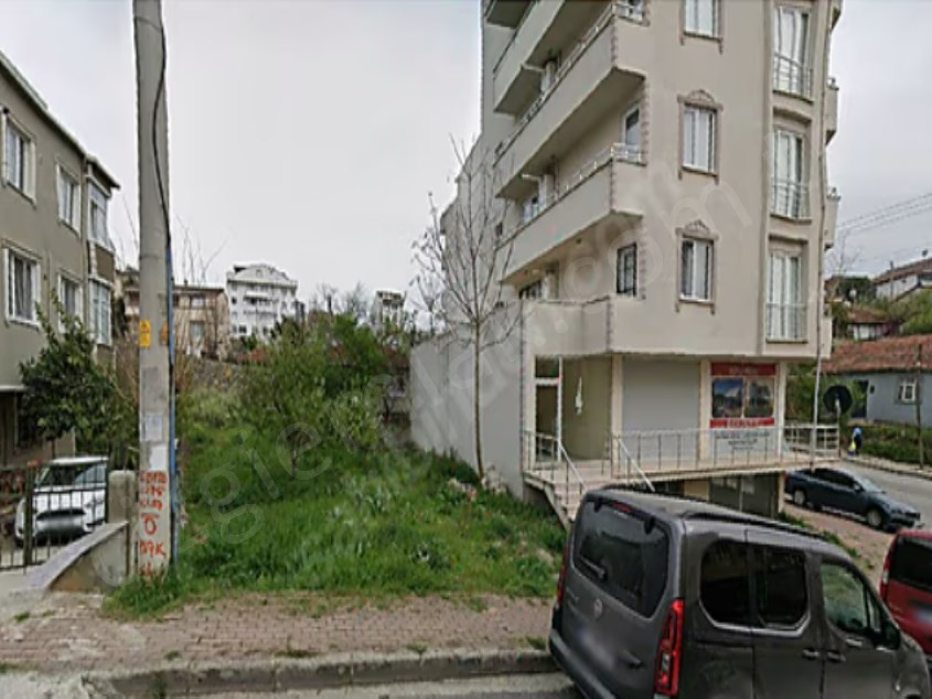 ÇAYIROVA EMEK MAHALLESİNDE SATILIK 240 M2 ARSA