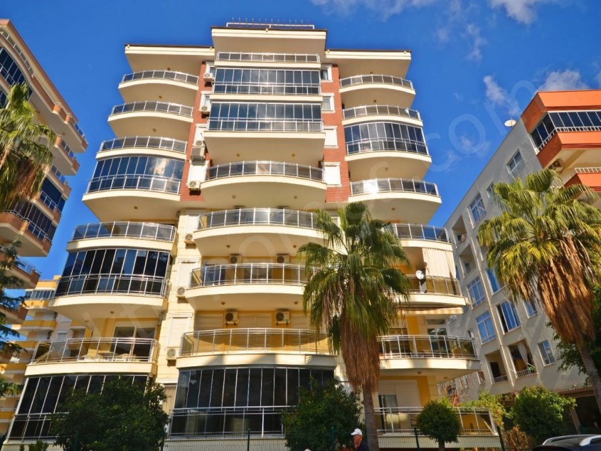 Alanya Mahmutlarda denize 200 metre mesafede yüzme havuzlu rezidansta dubleks 4+1