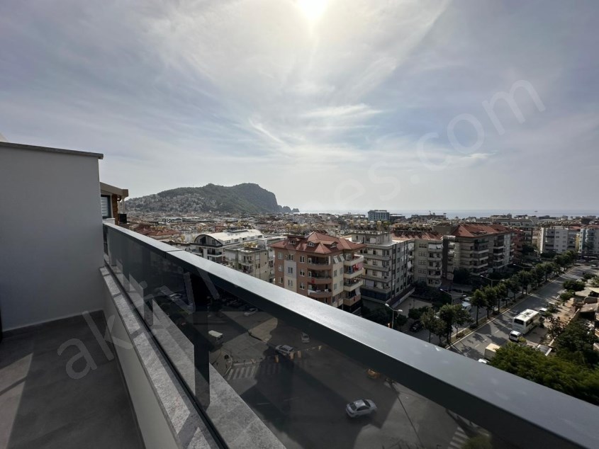 Alanyanın merkezinde 3 odalı eşyalı daire