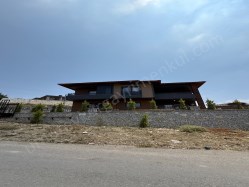 TOROSLAR YENİKÖYDE SATILIK BAHÇELİ 4+1 VİLLA