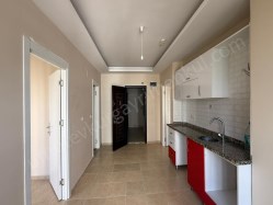 ÜNİVERSİTE CADDESİNDE SİTE İÇİNDE EŞYASIZ KİRALIK DAİRE