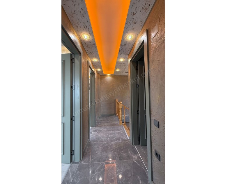 TOROSLAR YENİKÖYDE SATILIK BAHÇELİ 4+1 VİLLA