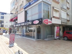 YEŞİLYURTTA ANA CADDE ÜZERİ 2 DÜKKAN 1 EV BİRLEŞTİRİLMİŞ MAĞAZA