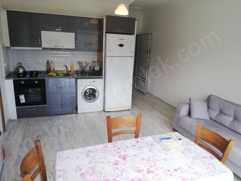 HURMADA HAVUZLU SİTEDE GB CEPHE 1+1 FULL TEMİZ EŞYALI ARA KAT