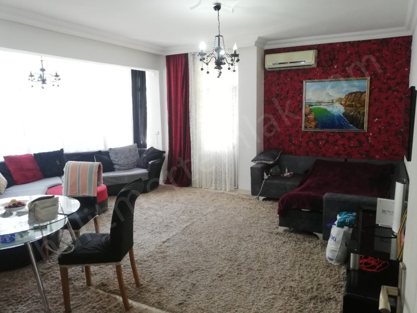 HURMADA HAVUZLU SİTEDE 2+1 AÇIK MUTFAKLI GDB CEPHELİ ZEMİN DAİRE