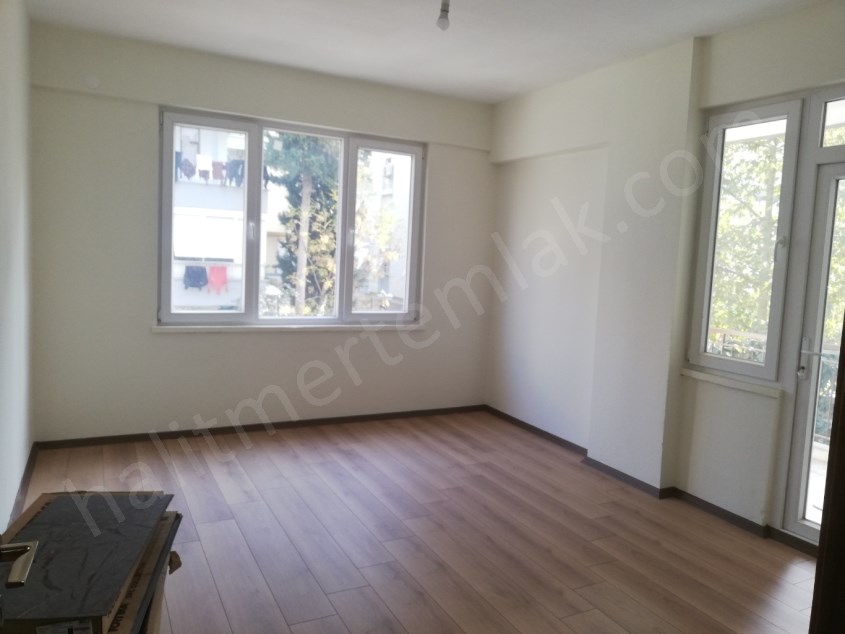 SEDİRDE GDK CEPHELİ AYRI MUTFAK WC BAKIMLI 3+1 ARA KAT SATILIK