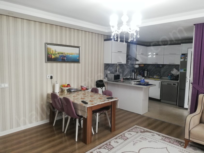 HURMADA HAVUZLU BİNADA EBEVEYN BANYOLU 3+1 DOĞALGAZLI ARA KAT