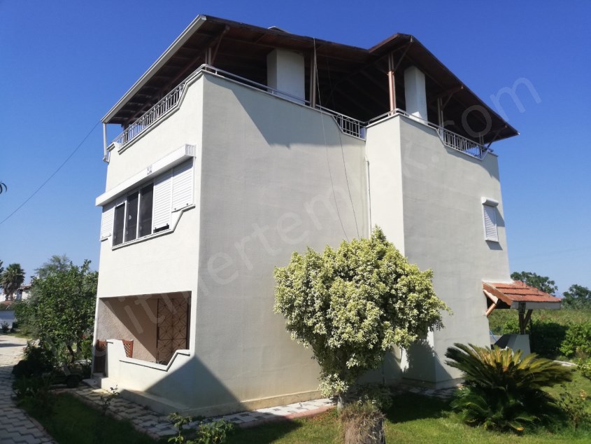 HAVUZLU SAHİL BULUŞUM SİTESİNDE 3+1 BOŞ SATILIK GENİŞ VİLLA