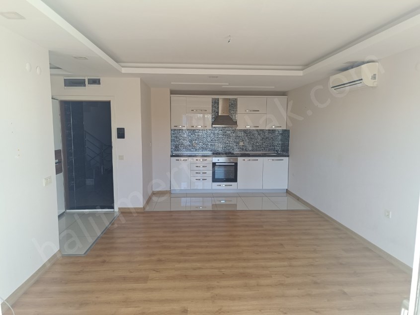 KONYAALTI LİMANDA OFİS VEYA EV OLARAK 1+1 AÇIK MUTFAK ARA KAT GÜNEY CEPHELİ KİRALIK ASANSÖRLÜ DAİRE
